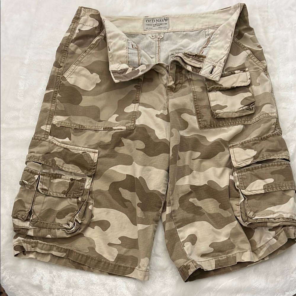 Old Navy Boy’s Camo Cargo Shorts Sz 16